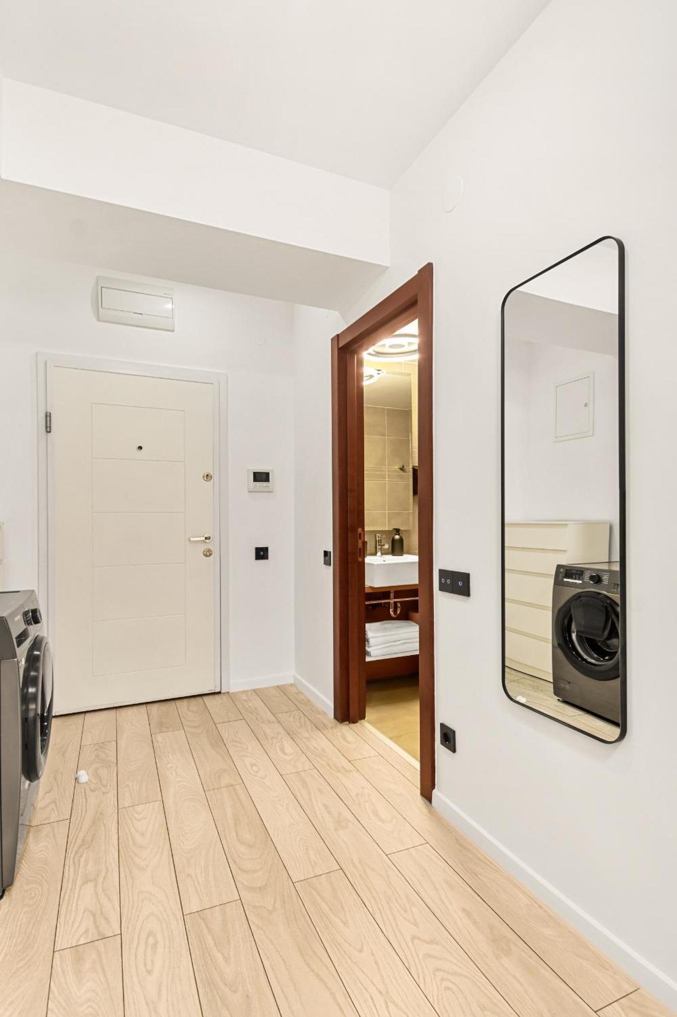 Central Studio With Balcony And Self Check-In Rh Living Bucarest Esterno foto